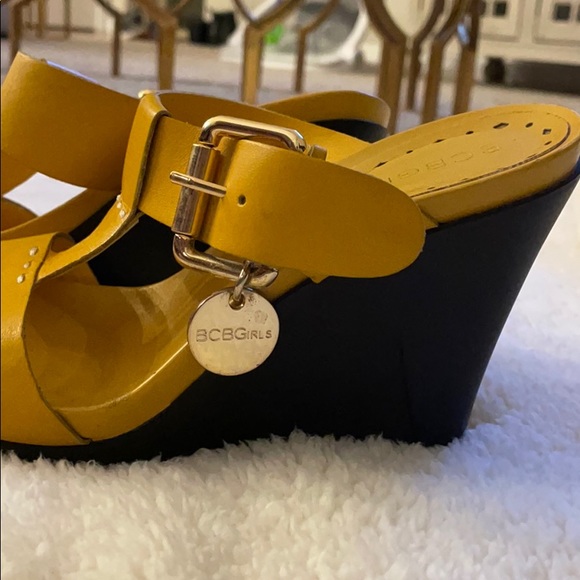 Yellow BCBGIRLS wedges in size 7 - Picture 2 of 3